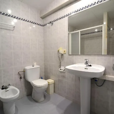 度假居 In Spain With Beachfront & Pool Access *