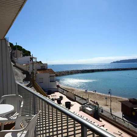 In Spain With Beachfront & Pool Access 埃斯塔蒂特