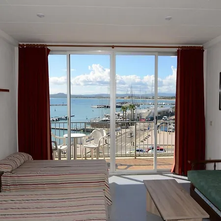 度假居 In Spain With Beachfront & Pool Access
