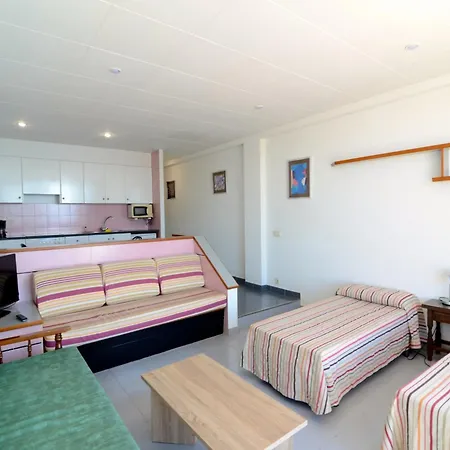 度假居 In Spain With Beachfront & Pool Access *