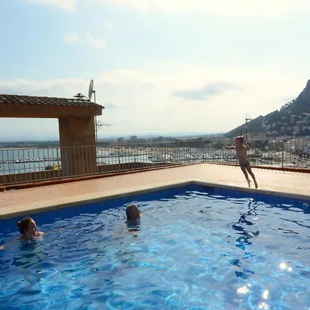 In Spain With Beachfront & Pool Access 埃斯塔蒂特