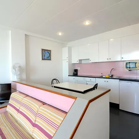度假居 In Spain With Beachfront & Pool Access