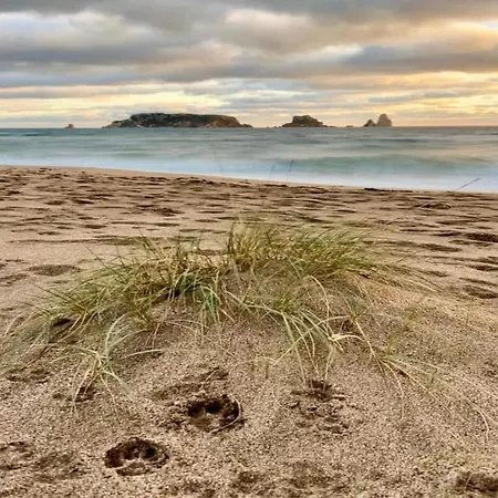 In Spain With Beachfront & Pool Access 度假居 埃斯塔蒂特