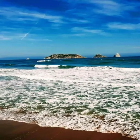 度假居 In Spain With Beachfront & Pool Access