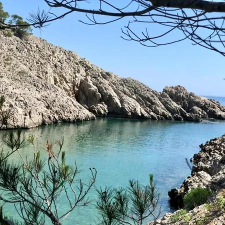 度假居 In Spain With Beachfront & Pool Access *