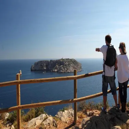 度假居 In Spain With Beachfront & Pool Access *