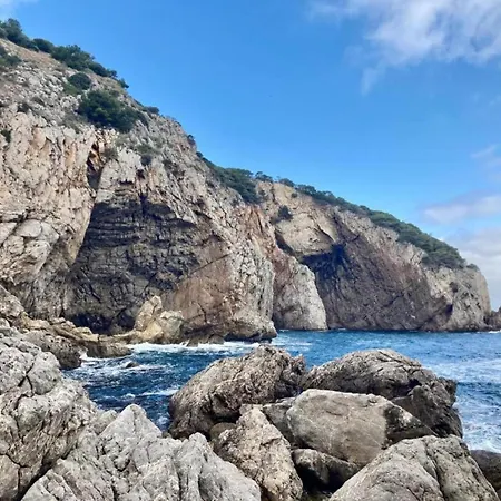 度假居 In Spain With Beachfront & Pool Access *