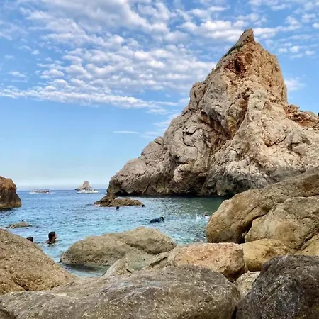 In Spain With Beachfront & Pool Access 度假居 *